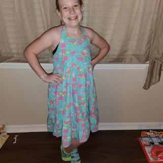 Ouvre la visionneuse de médias pour les photos soumises par M Edge