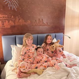 Ouvre la visionneuse de médias pour les photos soumises par Esmith