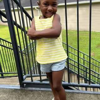 Ouvre la visionneuse de médias pour les photos soumises par 2Marksmom