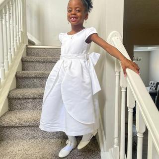 Abre el Visualizador de multimedia para la foto enviada por Mimi.