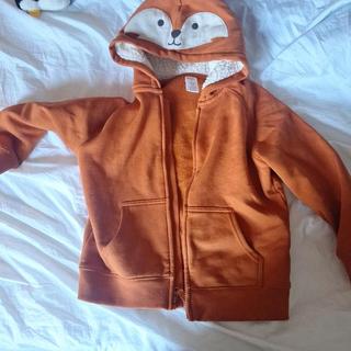 Ouvre la visionneuse de médias pour les photos soumises par Kara