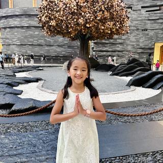 Ouvre la visionneuse de médias pour les photos soumises par SCARLETT T