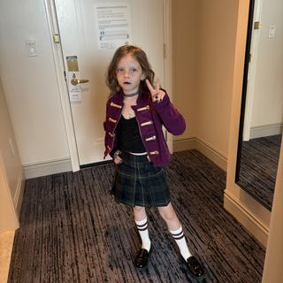 Ouvre la visionneuse de médias pour les photos soumises par Lorrin L