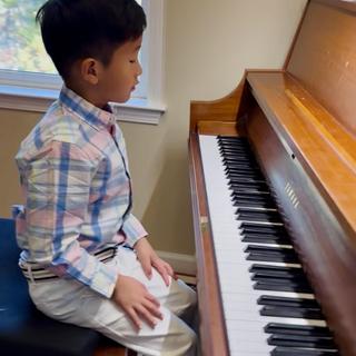 Ouvre la visionneuse de médias pour les photos soumises par SCARLETT T