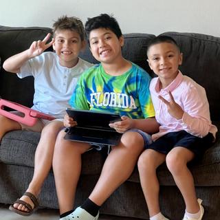 Ouvre la visionneuse de médias pour les photos soumises par DARLENE D