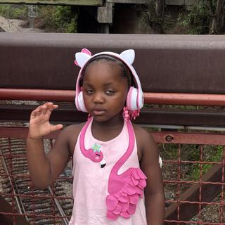 Ouvre la visionneuse de médias pour les photos soumises par SHANNA B