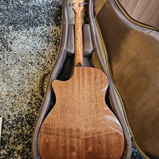 サペリ・アコースティック・エレクトリックギターTaylor Guitars