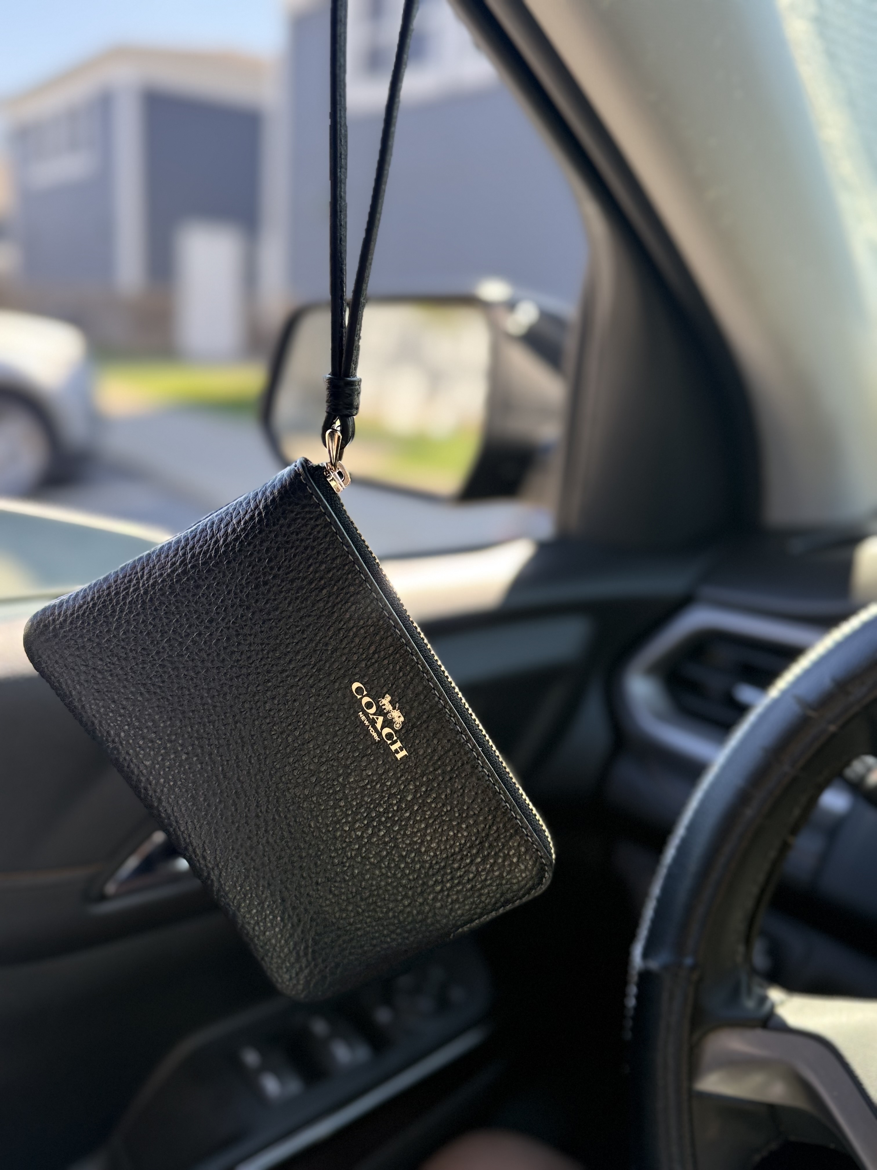 COACH ブラックデニム ストレート Corner Zip Wristlet In Signature Denim | Coach Australia
