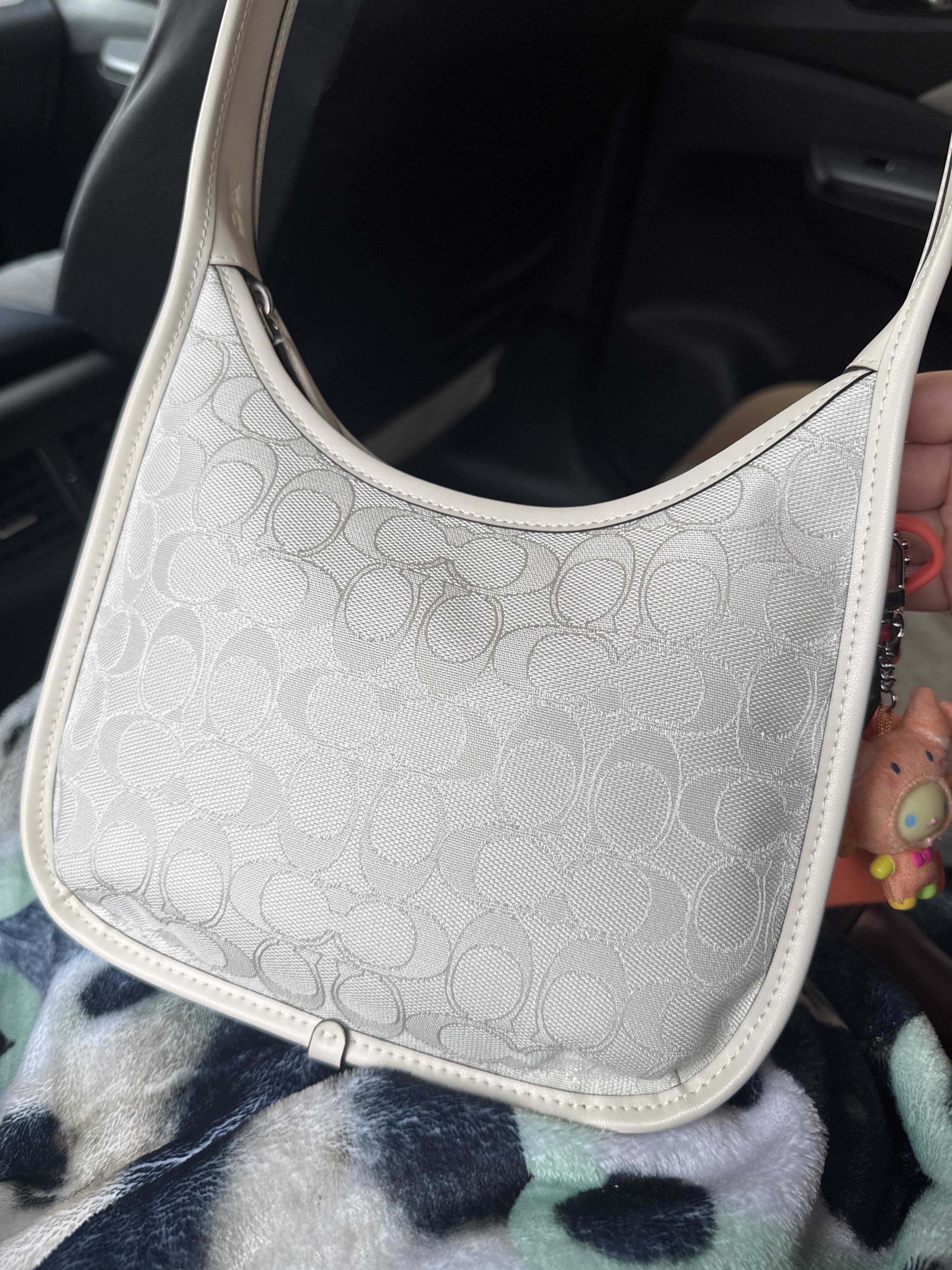 Curve Zip Bag | Coach Australia