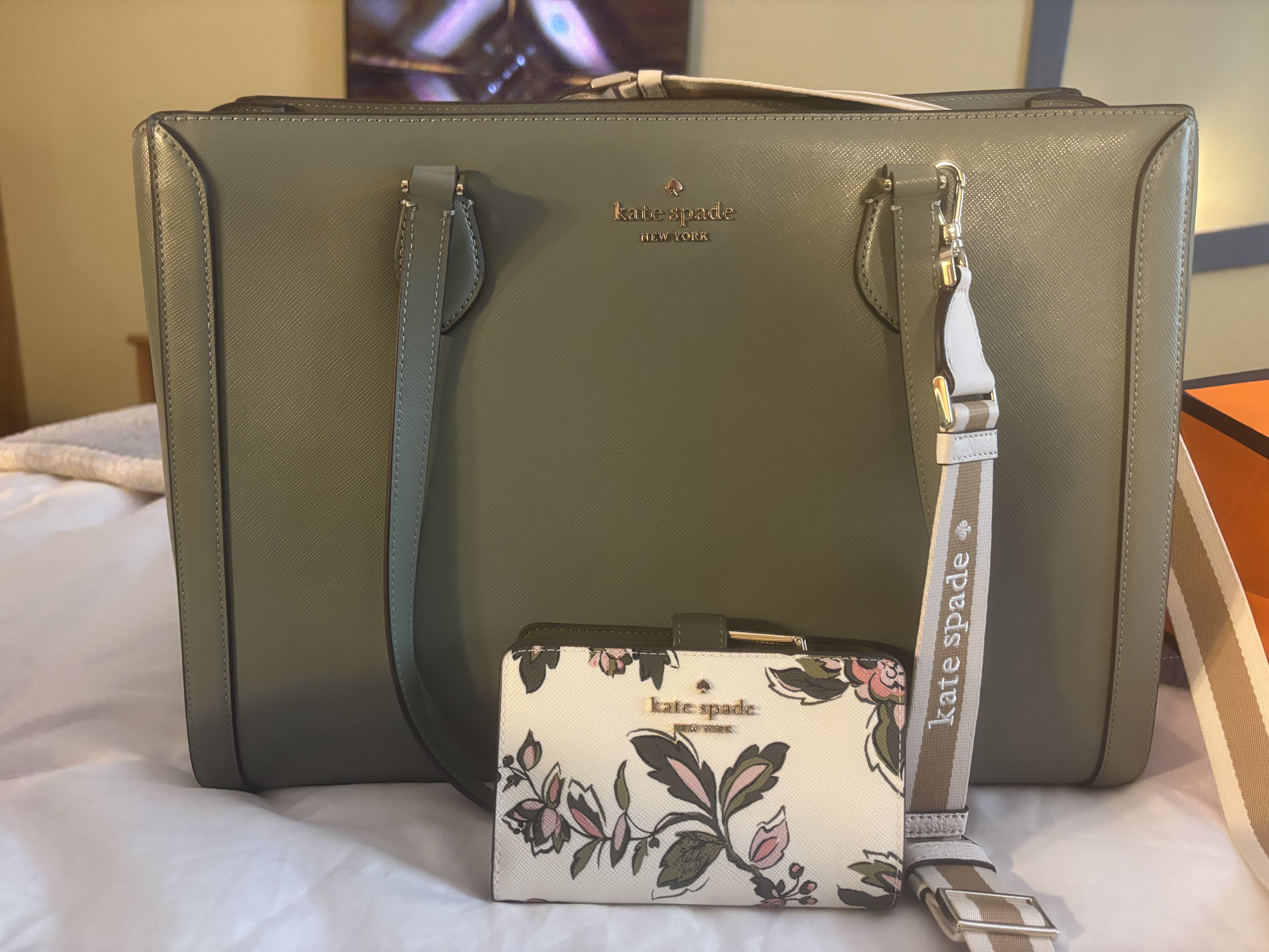 【Kate Spade】マディソン サフィアーノ ラップトップ トート マディソン ラップトップ トート | バッグ | ケイト・スペード