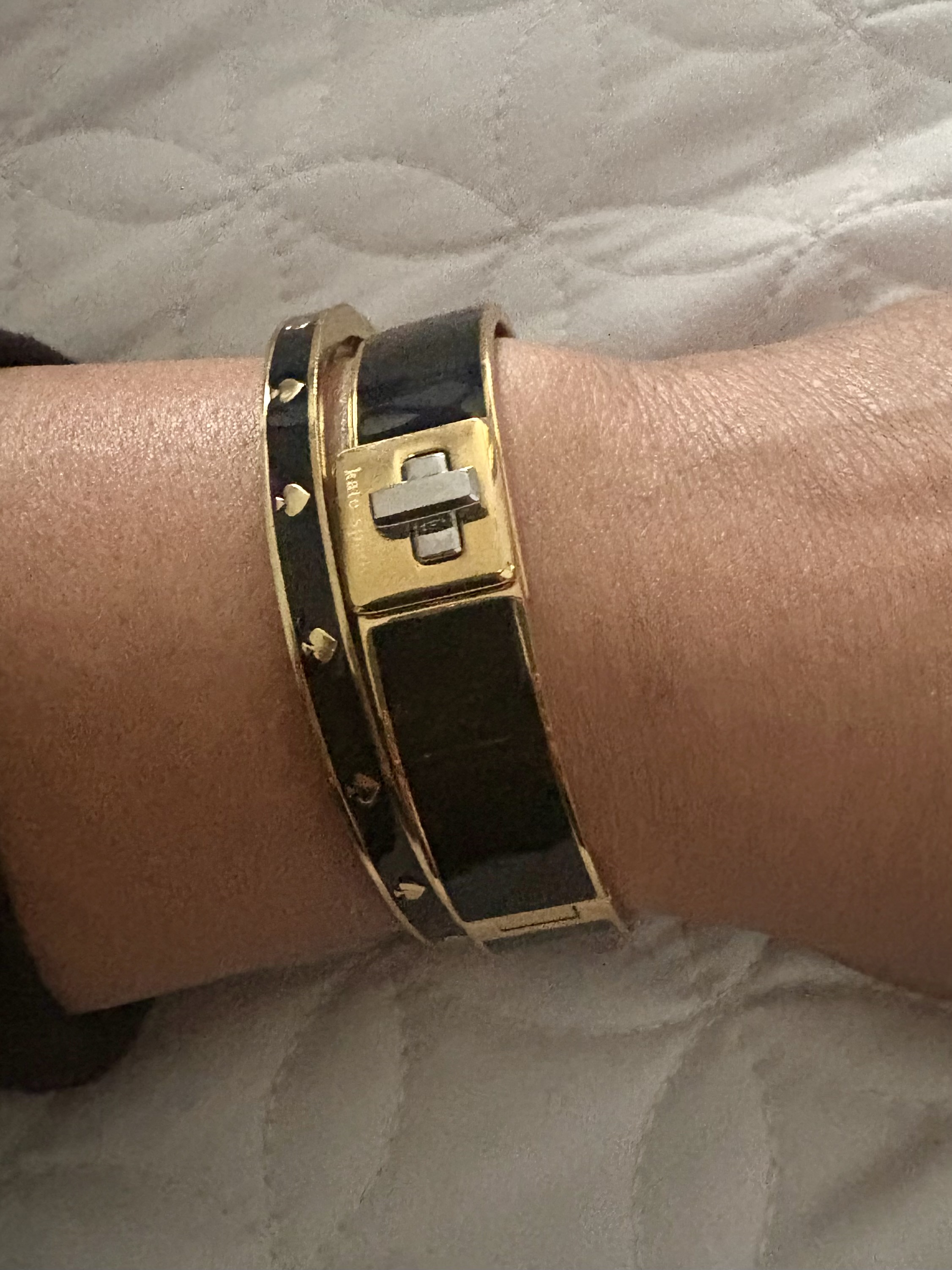 Phoebe Enamel Turnlock Bangle | Kate Spade Outlet