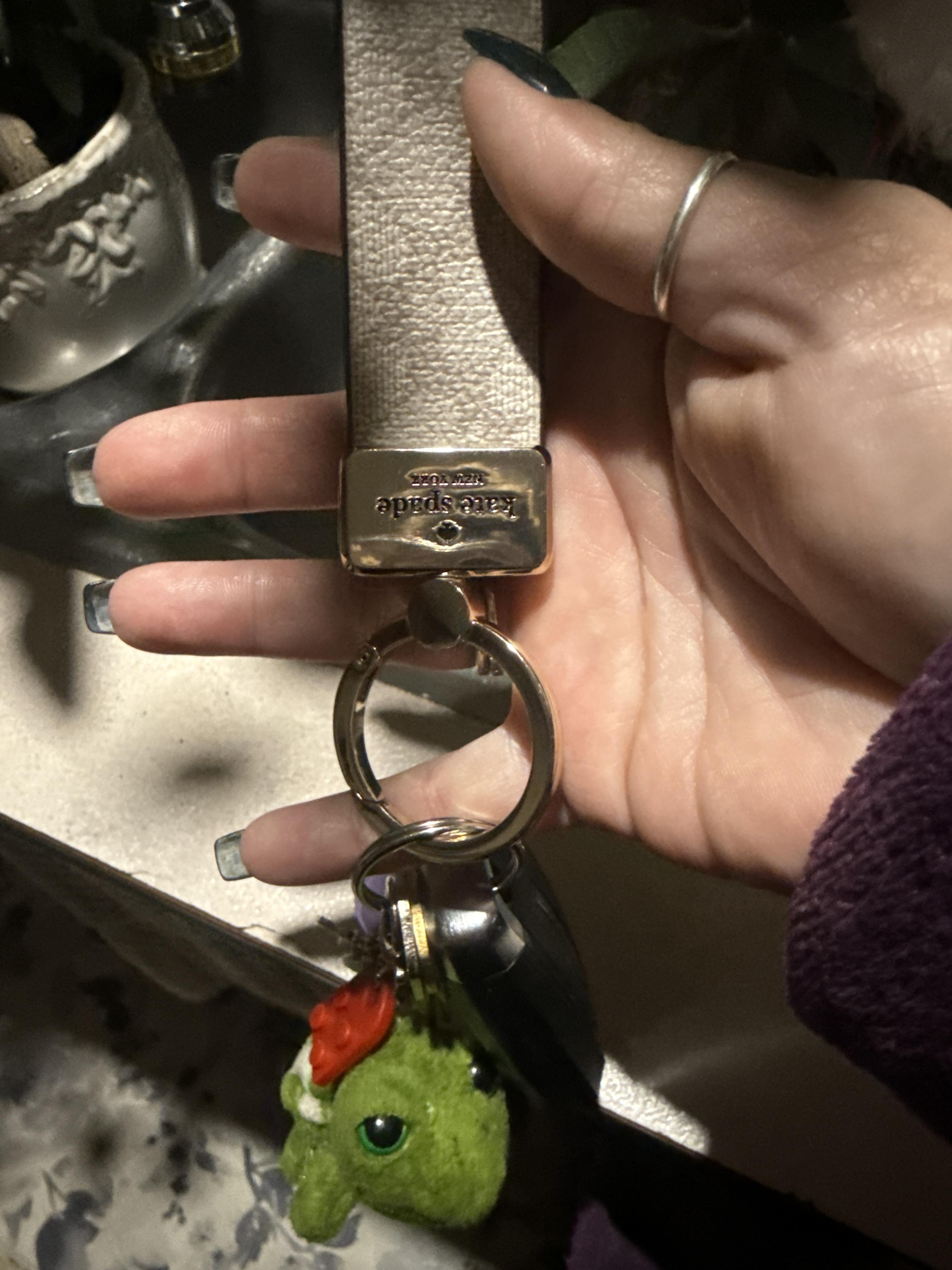 【国内発】ケイトスペード KH627 キーホルダー Signature Spade Flower Bag Charm | Kate Spade Outlet