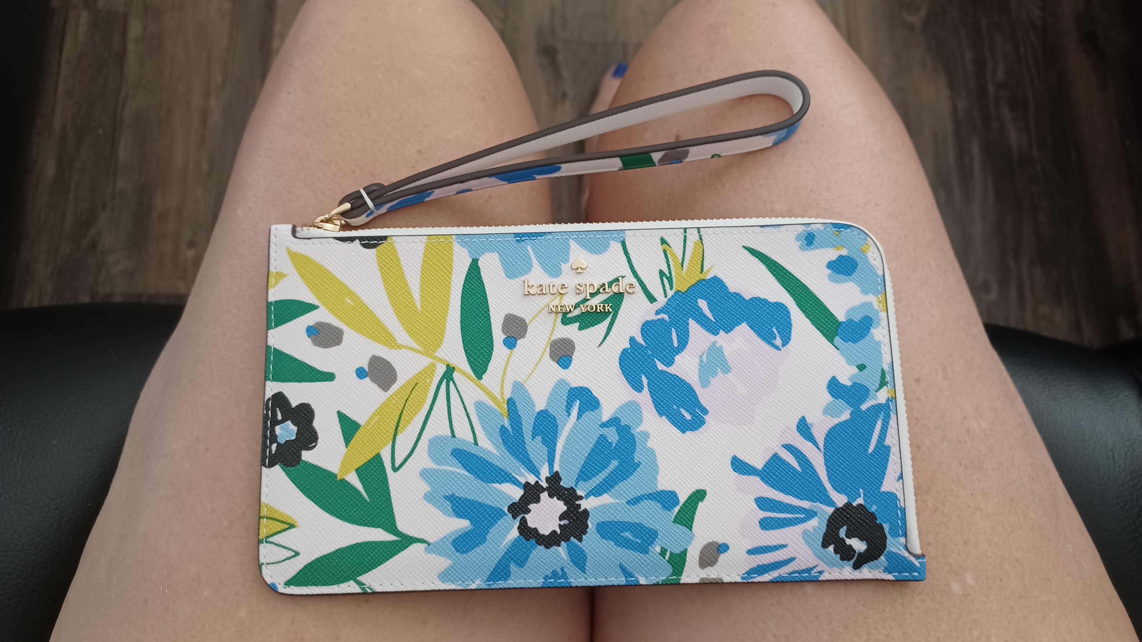 ★Kate Spade★ Lucy Spade Flower Medium L-zip Wristlet Lucy Spade Flower Medium L Zip Wristlet | Kate Spade Outlet