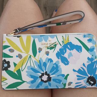 Lucy Floral Medium L Zip Wristlet | Kate Spade Outlet
