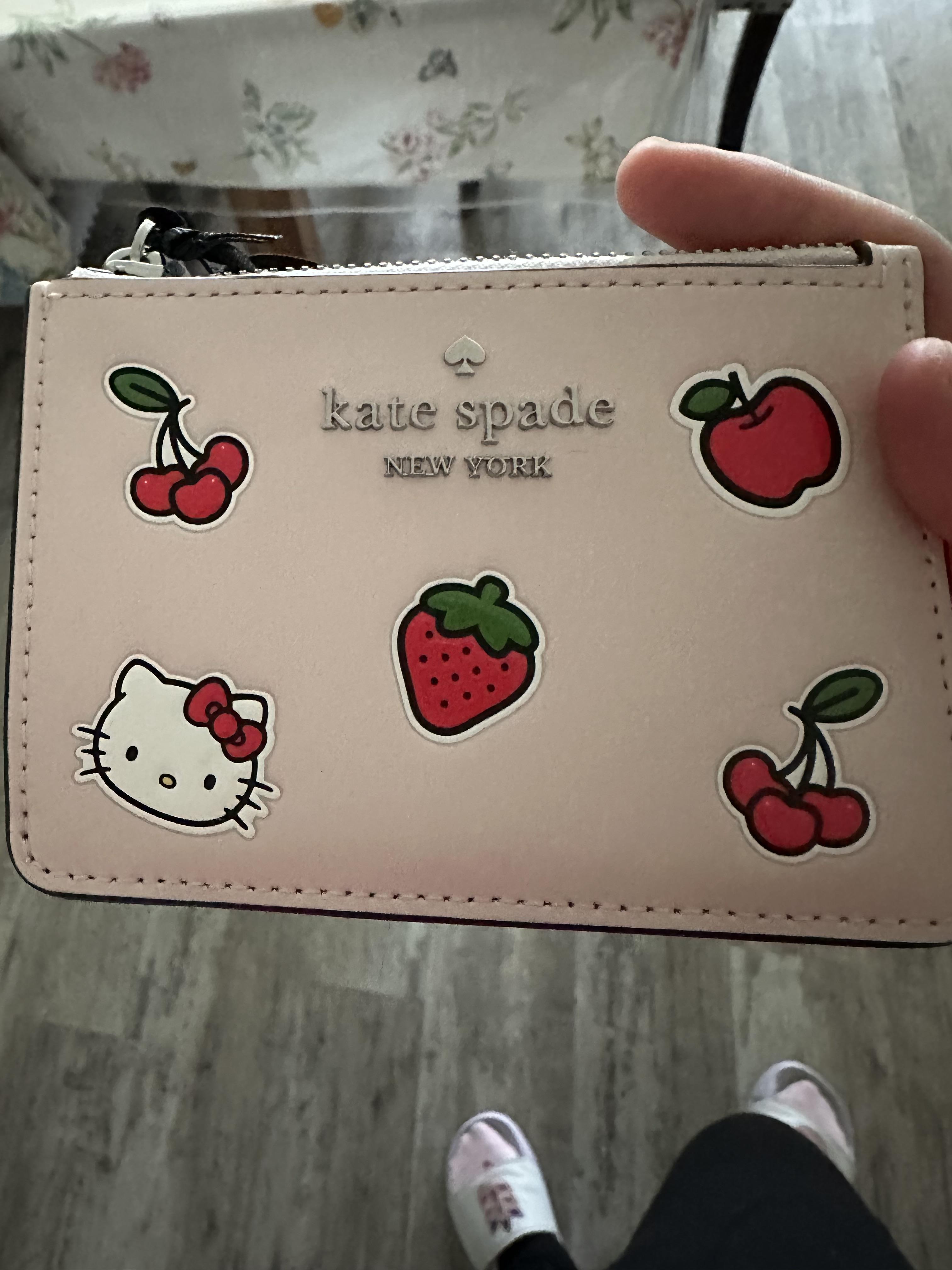 更に値下げkate spade Hello Kitty 二つ折り財布 Hello Kitty X Ksny Medium Bifold Wallet | Kate Spade NL