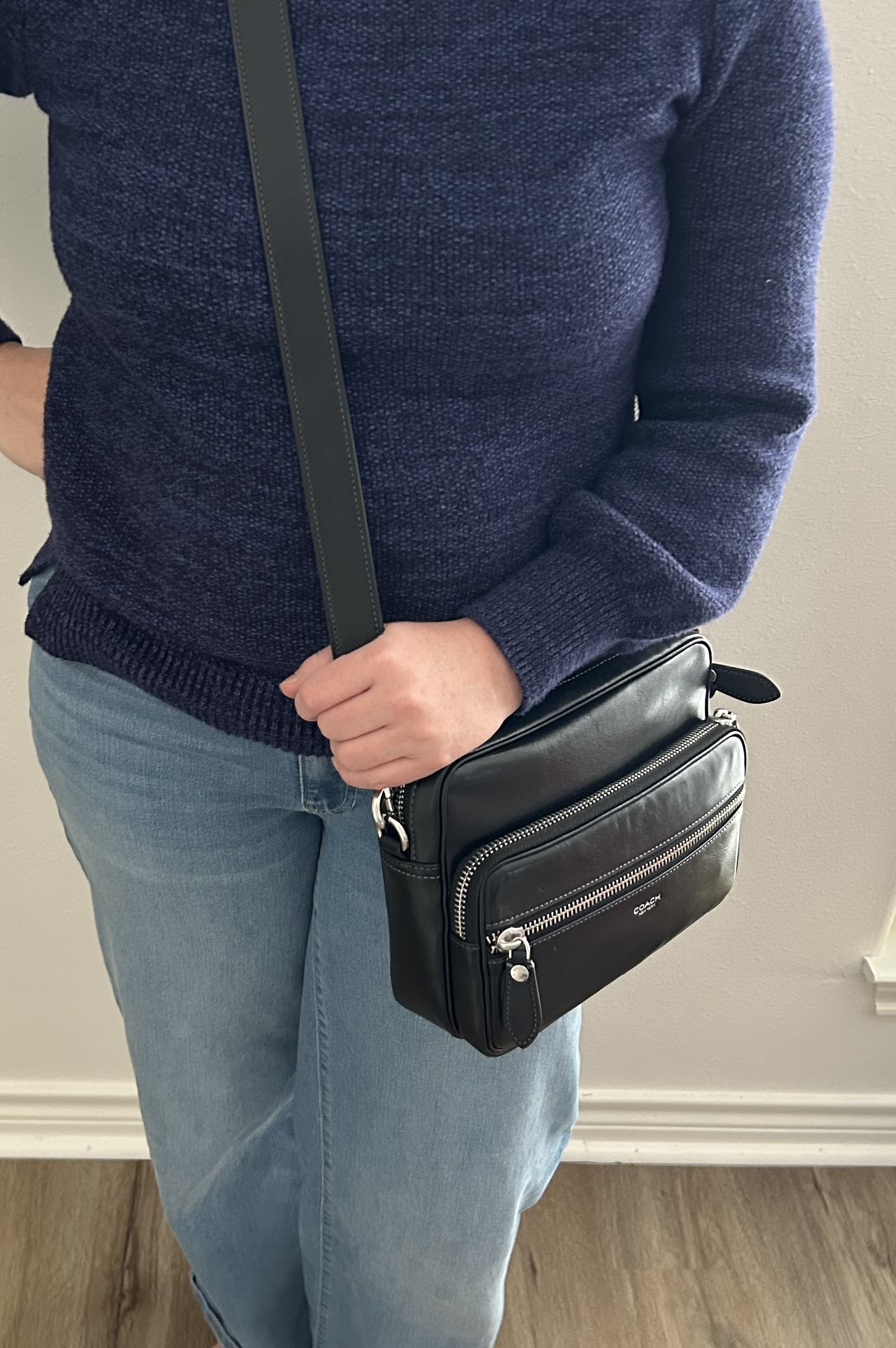 COACH® | Sac à porté-croisé Dakota en cuir d'aspect usé