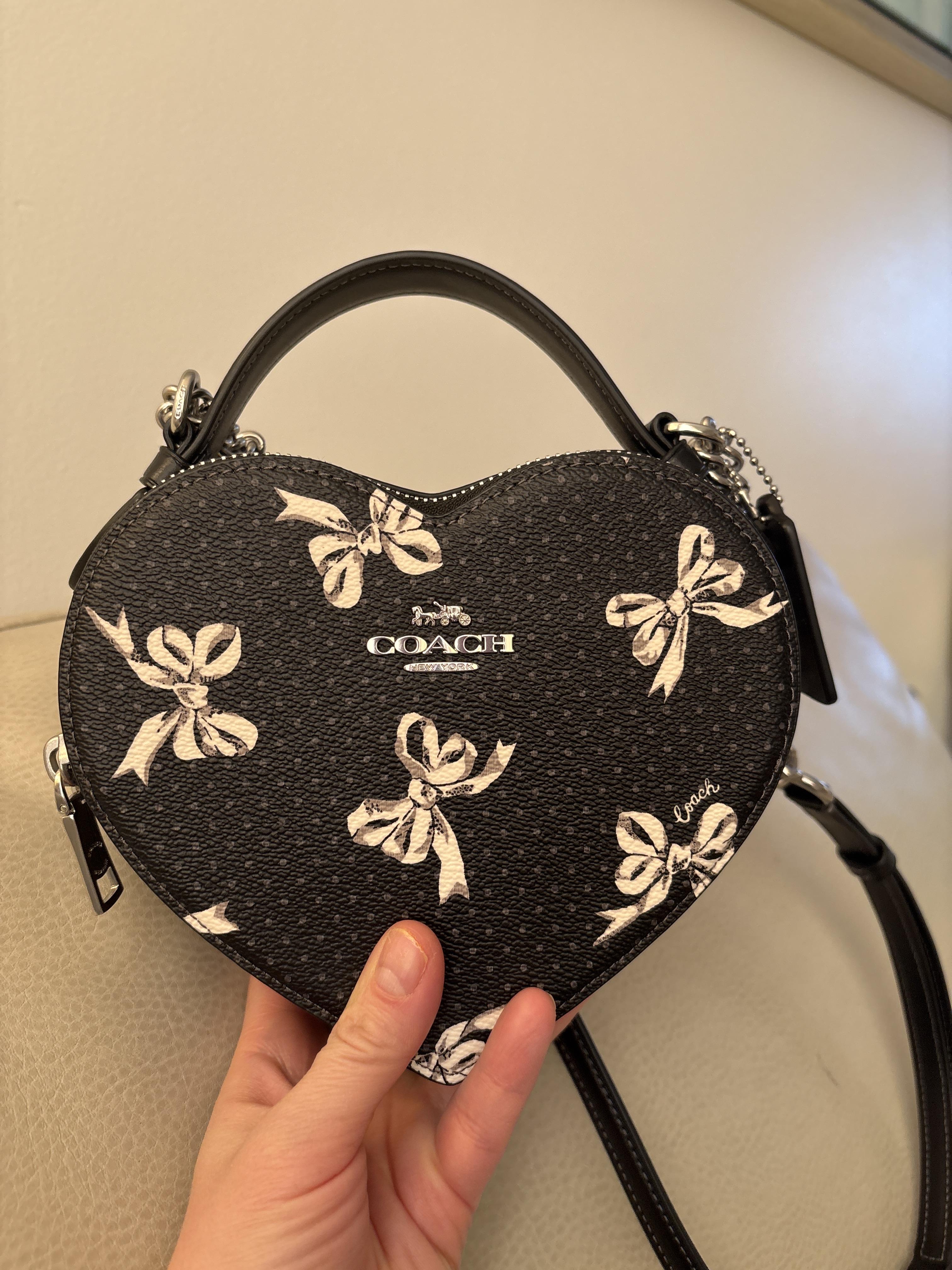 送料込みライン COACH ハート クロスボディ CQ767 シグネチャー 