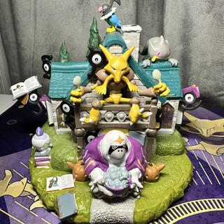 Haunted Pokémon Village: Oranguru Ancient Archives Figure