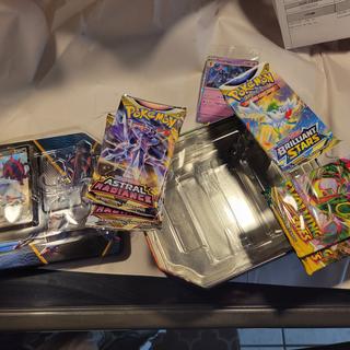 Pokmon TCG: Divergent Powers Tin (Hisuian Samurott V) | Pokmon Center  Official Site
