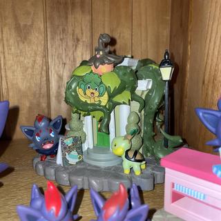 Haunted Pokémon Village: Pansage Creeping Vines Tea Shop Figure