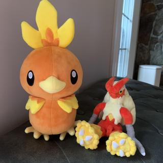 thumbnail image 2 of Pokemon Center: Siedzące Cuties Torchic Poké Plush, 6 Cali... 2 of 13