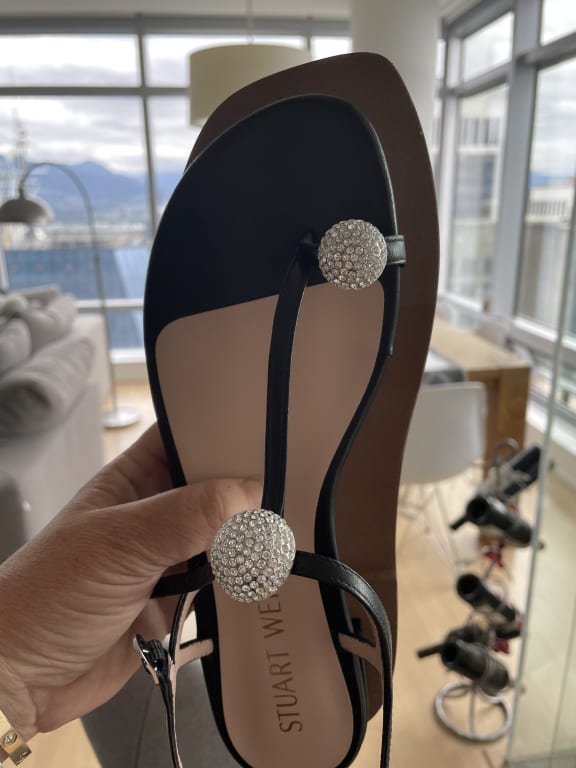 ＊Stuart Weitzman＊ Goldie Pool Slide Sandal 関税/送料込 Stuart Weitzman Women's Goldie Embellished Slide Sandals