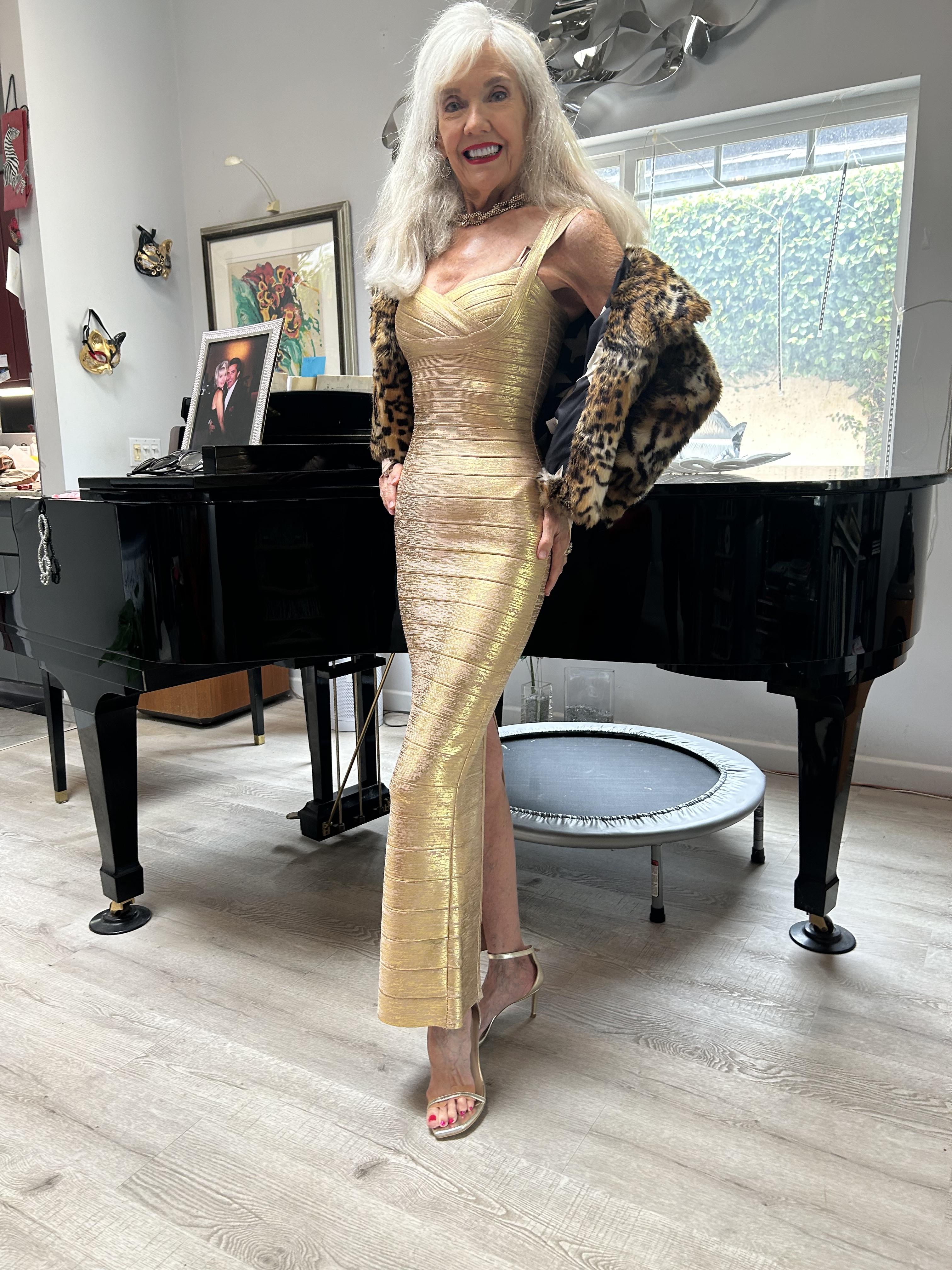 Nudist Wrap 50 | Stuart Weitzman